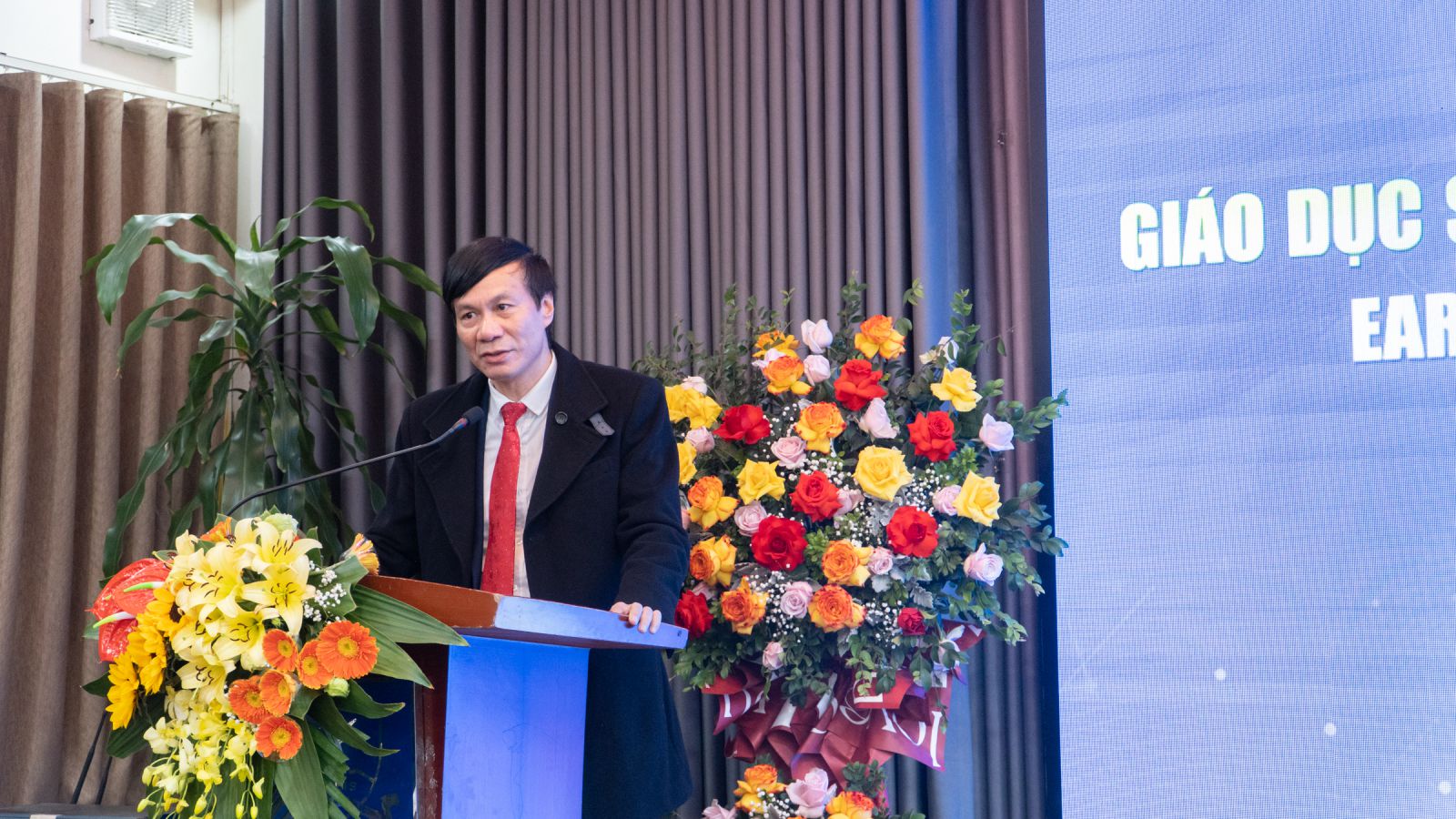  GS.TS Nguyễn Quý Thanh, hiệu trưởng Trường Đại học Giáo dục - Đại học Quốc gia Hà Nội phát biểu tại hội thảo